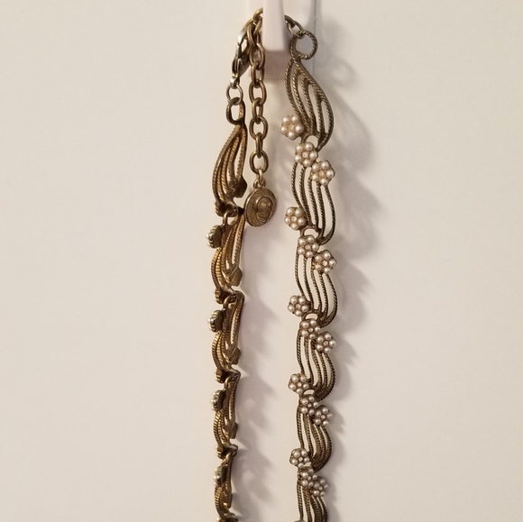 Pearl cluster flower rigid necklace - Picture 3 of 4